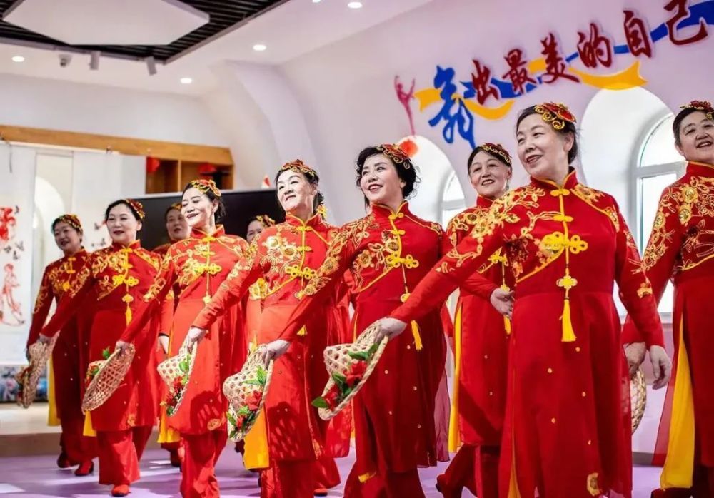 玉泉区老年大学里的幸福夕阳红