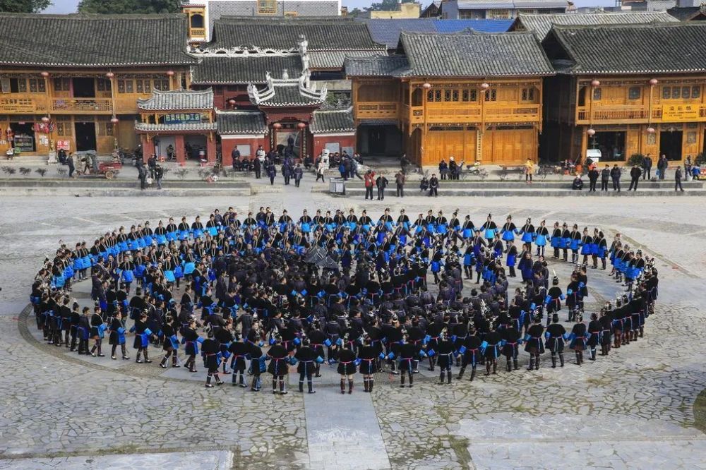 时间:3月18日14:00—15:30地点:古榕群萨玛广场3琵琶歌对唱侗家人常说
