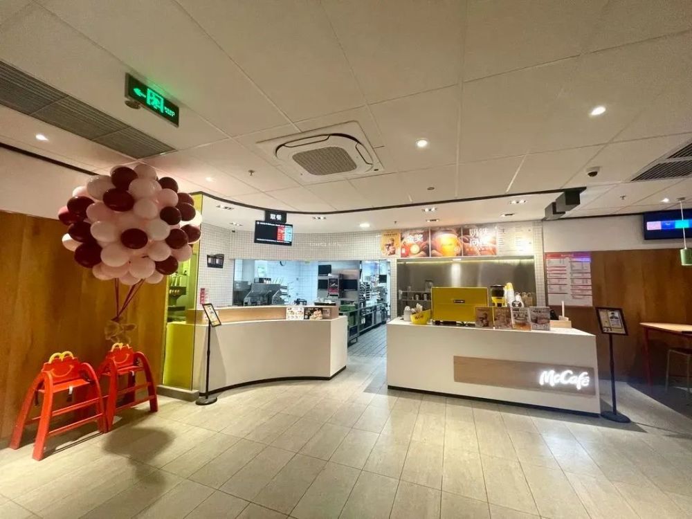 崇明首家麦当劳汽车餐厅开业