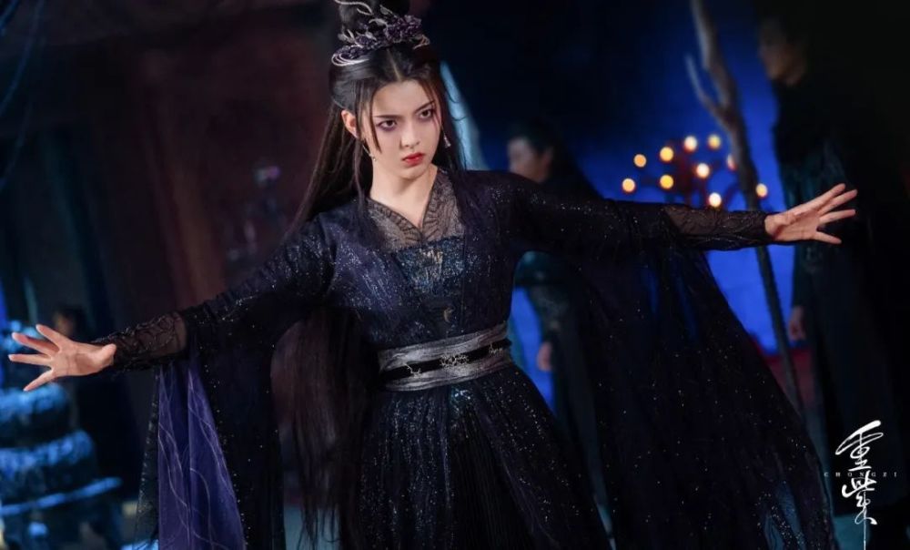 主要讲述了天生煞气,注定入魔的少女重紫(杨超越饰)与睥睨六界,绝世