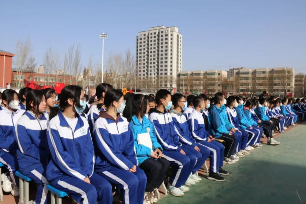 氤氲书香最致远朱彦军在平凉十中开展读书公益讲座