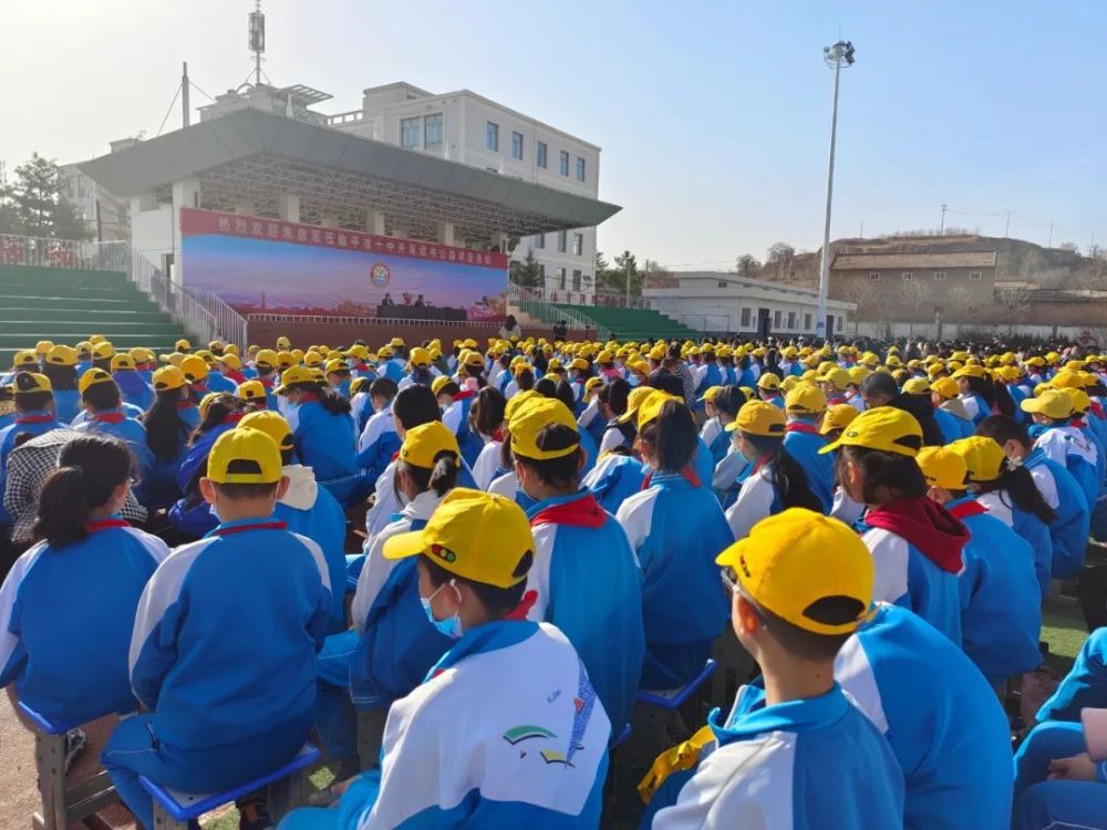 氤氲书香最致远朱彦军在平凉十中开展读书公益讲座