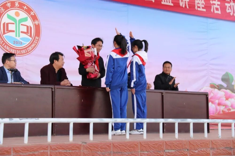 氤氲书香最致远朱彦军在平凉十中开展读书公益讲座