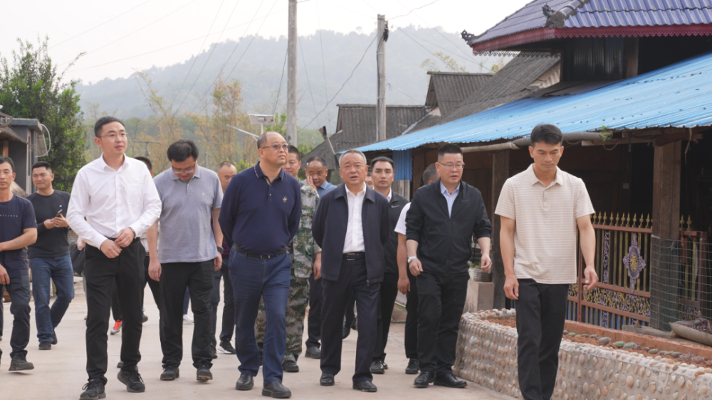 尹旭东何松赴磨憨—磨丁经济合作区调研考察推进龙门村现代化边境幸福