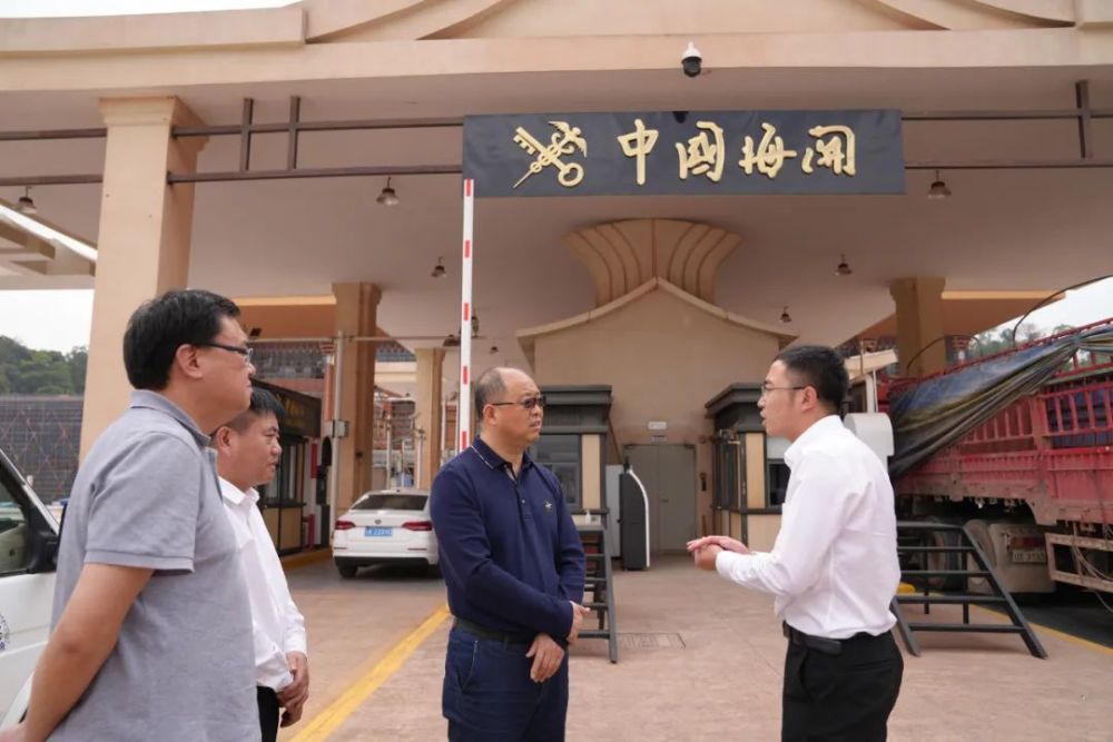 尹旭东何松赴磨憨—磨丁经济合作区调研考察推进龙门村现代化边境幸福