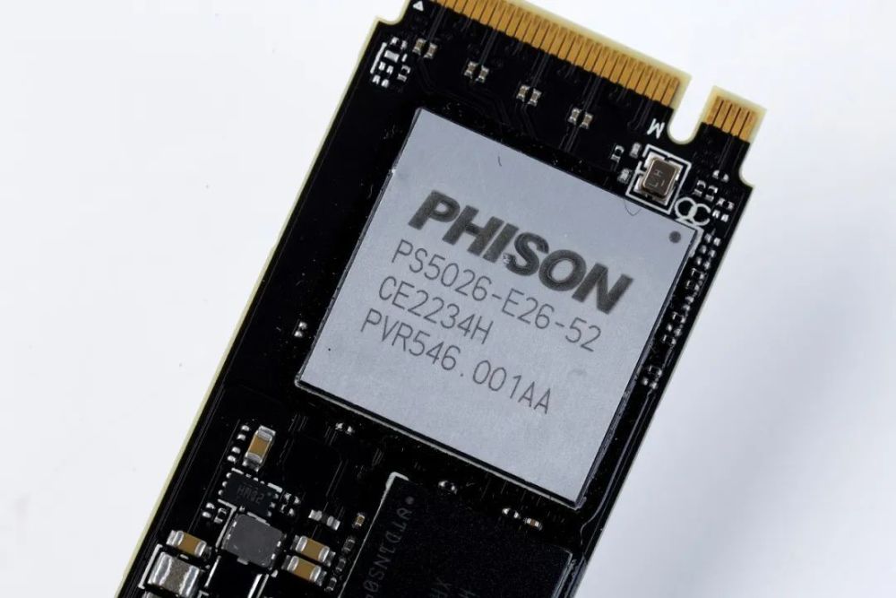 10000mb-s-pcie-5-0-ssd
