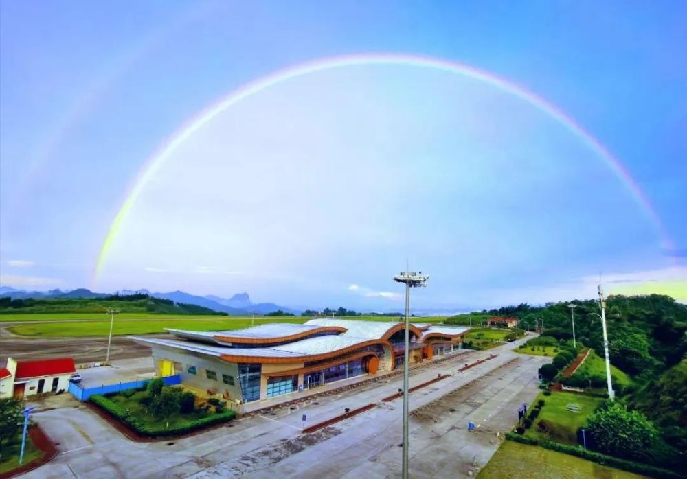 河池机场,何以为"山巅航母"?_腾讯新闻