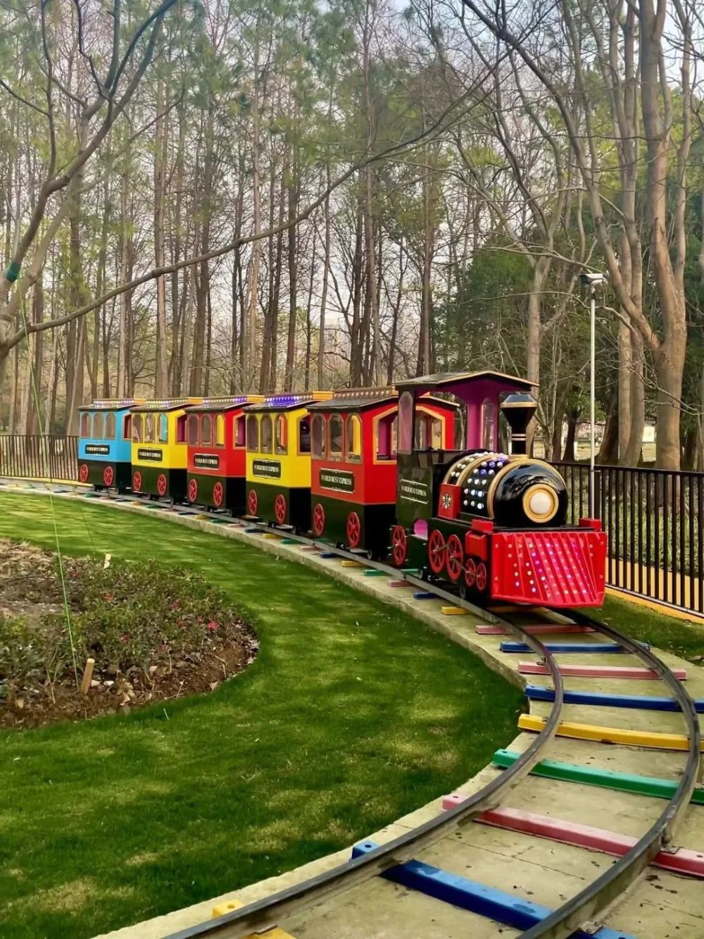 申城公园有哪些宝藏"小火车",攻略在此_腾讯新闻