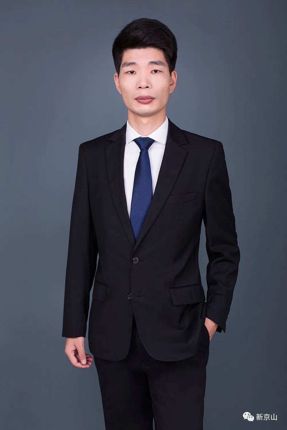 陈世豪,1988年11月生,京山市永漋镇人,毕业于安庆师范大学外语系