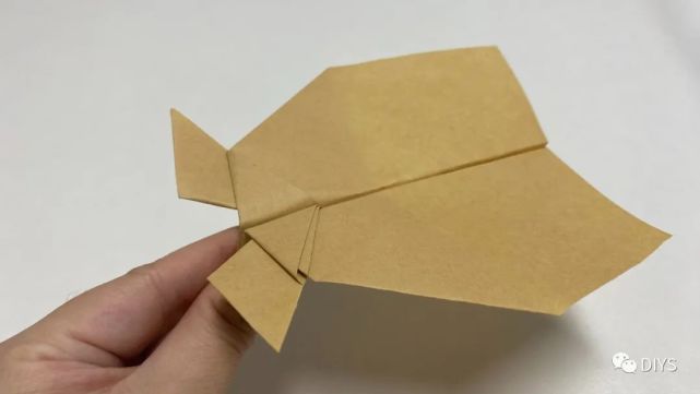 "手工折纸"一架能飞很远的轰炸机!