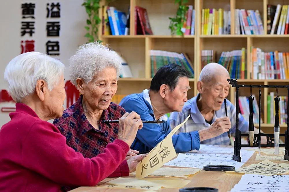 呼和浩特市赛罕区持续开展居家和社区养老服务项目建设,为老年人构建