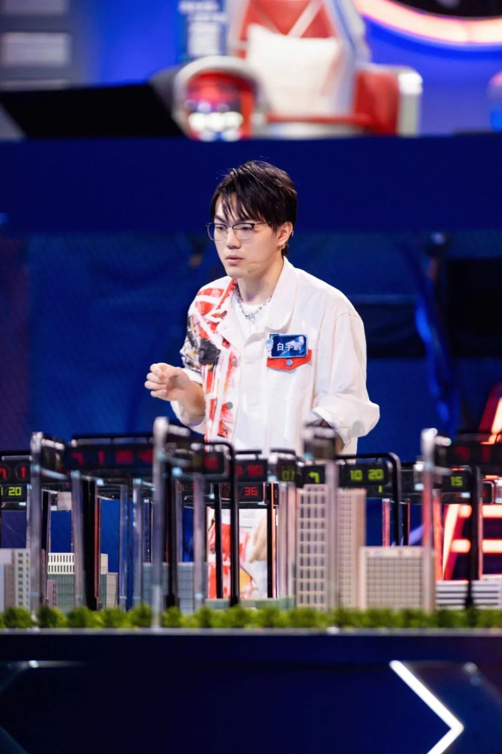 小伙儿白宇鹏卫冕《最强大脑》第十季脑王并荣膺"中国队长"_腾讯新闻