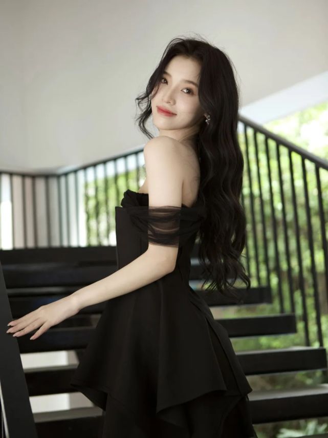 曾雪瑶|亮相mashama aw23秋冬系列开幕秀_腾讯新闻