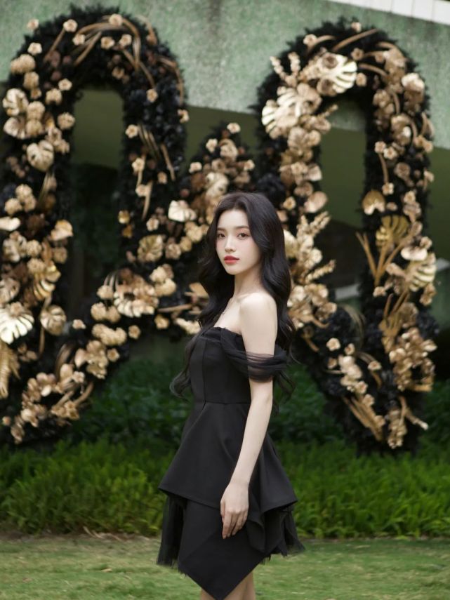 曾雪瑶|亮相mashama aw23秋冬系列开幕秀_腾讯新闻