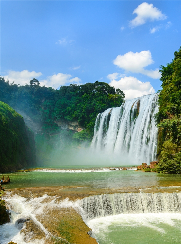 黄果树瀑布是中国最早"走红"的景区了,86版《西游记》里的花果山水帘