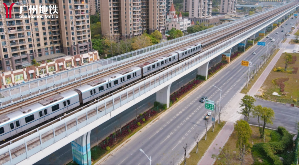 边拍照边悠闲"叹"茶一起去打卡广州地铁最美高架彩绘桥墩小编与您相约