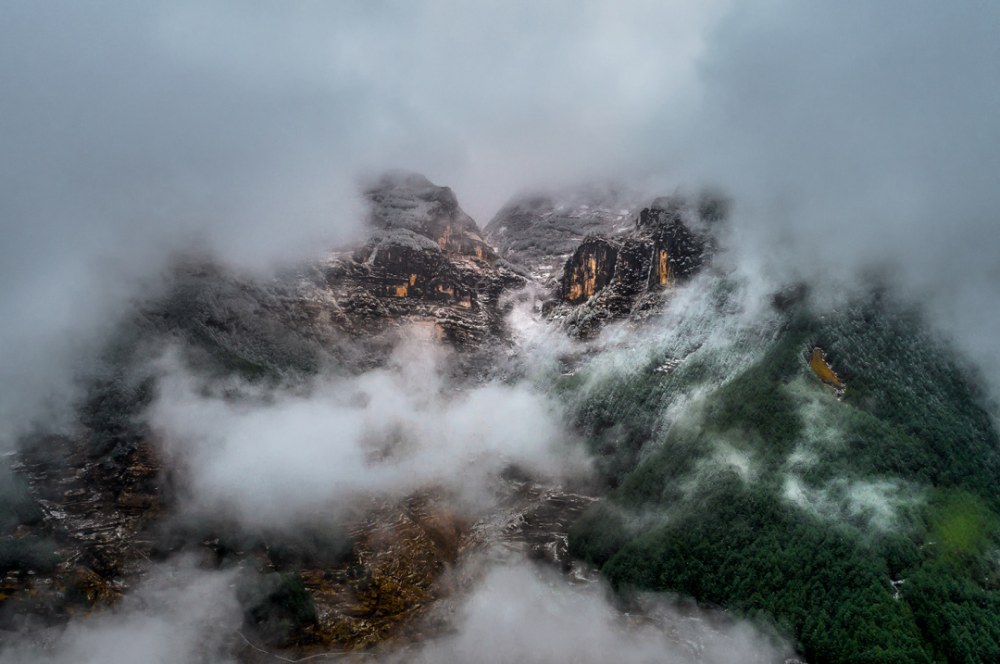 鲁甸卯家湾安置区夜景鲁甸牛栏江梭山大峡谷鲁甸牛栏江梭山大峡谷鲁甸