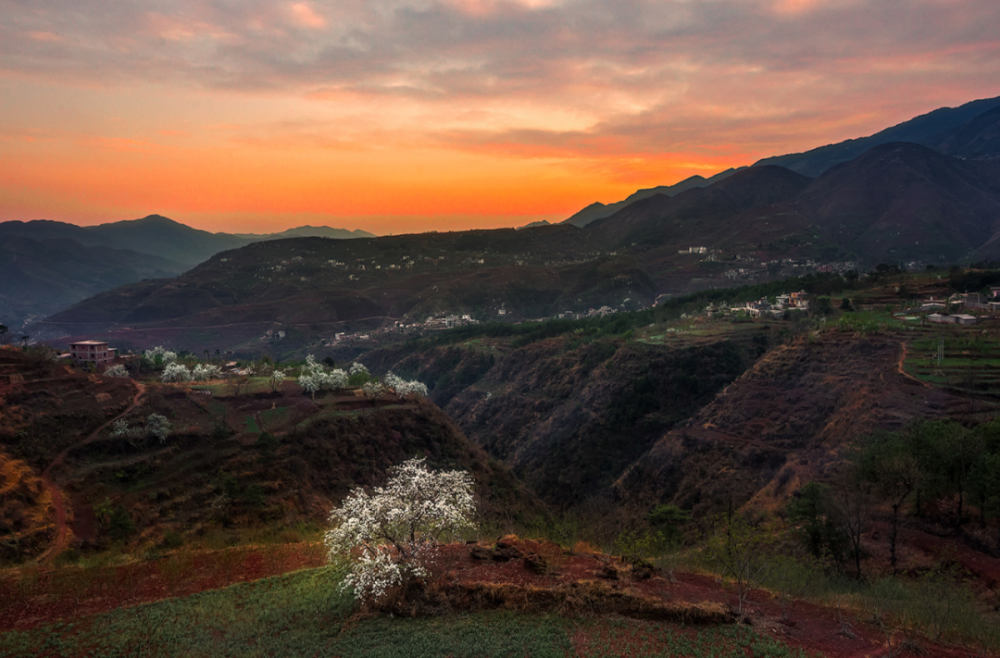 鲁甸:秀丽风光如画卷_腾讯新闻