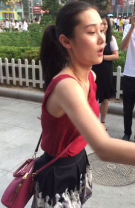 老外街头表白 遭女孩三连扇考验