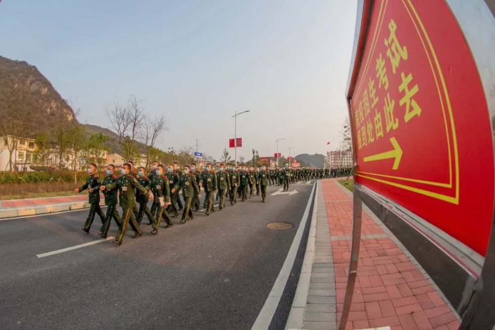 助力考生圆梦军校组织2023年军队院校招生预考近日,武警贵州总队