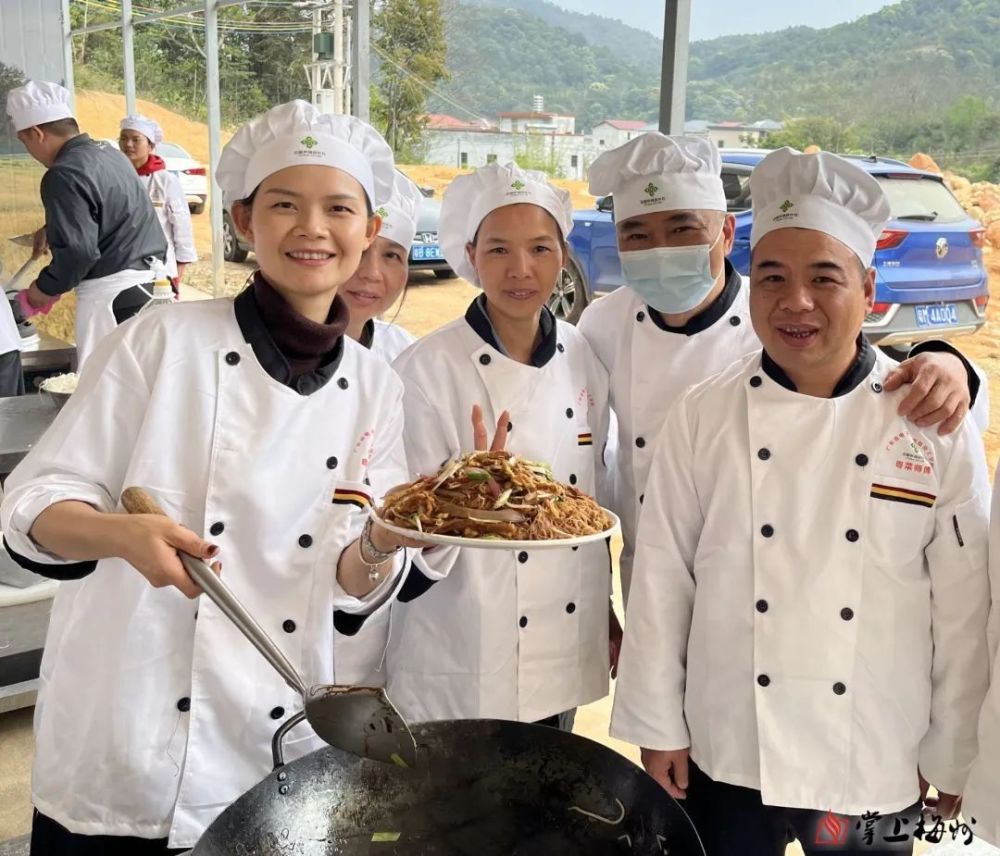 粤菜师傅走进丰顺潘田镇,传承技艺助振兴!_腾讯新闻