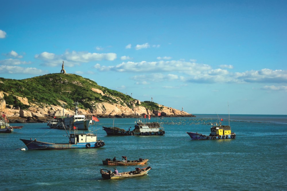 舟山岛屿美景"射雕城"所在的景区叫大佛岩景区,"大佛岩"指的就是这块