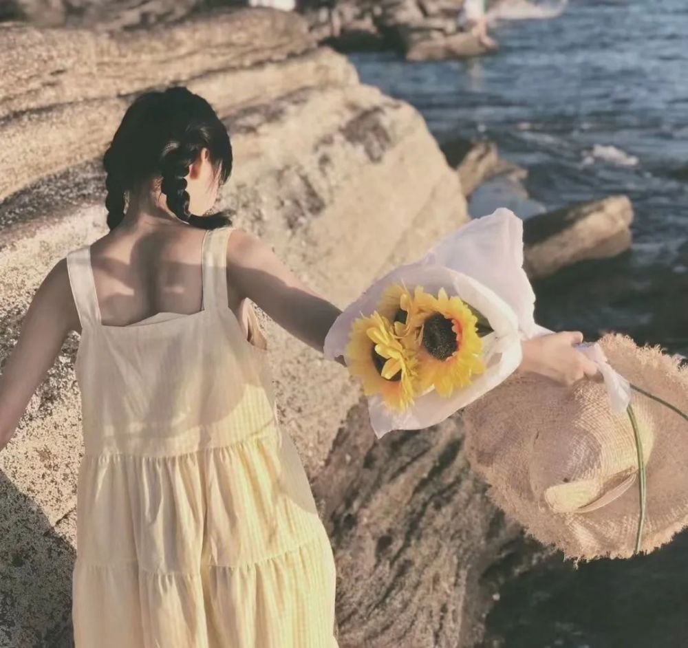 女生头像背影捧花女生头像
