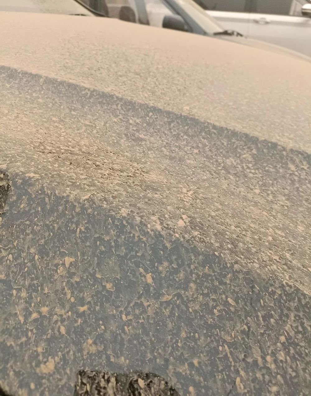 南方下雨北方下泥北京沙尘暴,低能见度开车,不能开双闪?_腾讯新闻