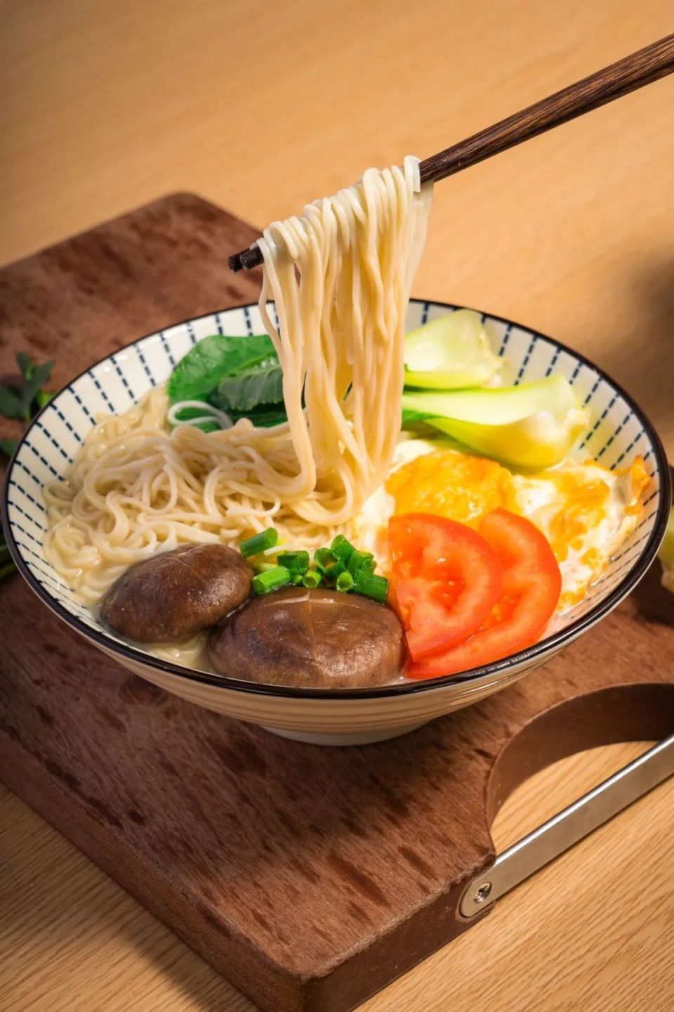 吃面又吃鱼用鱼肉做成的顺德鱼面鲜嫩爽滑q弹爽口