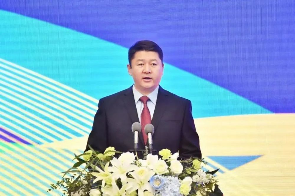 高屹东出席开幕式并致辞2023年东胜区"寻找城市合伙人"招商引智暨"