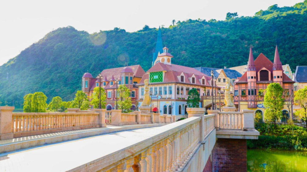 【限时抢购】398元起抢购英德奥园心花小镇主题3房别墅!