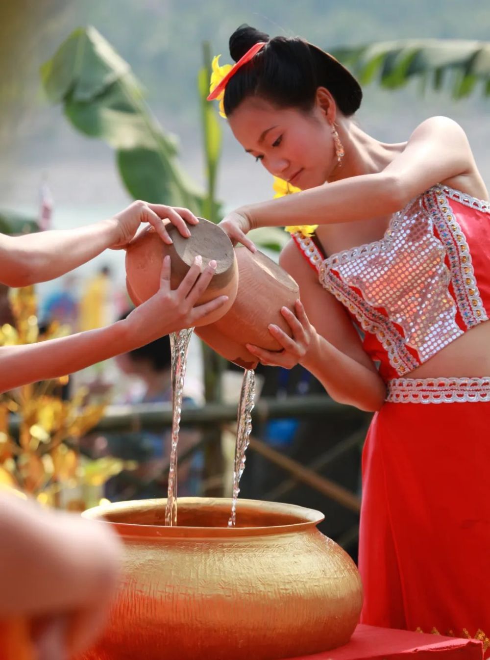 西双版纳傣历1385年新年节(泼水节)活动精彩 不容错过_腾讯新闻