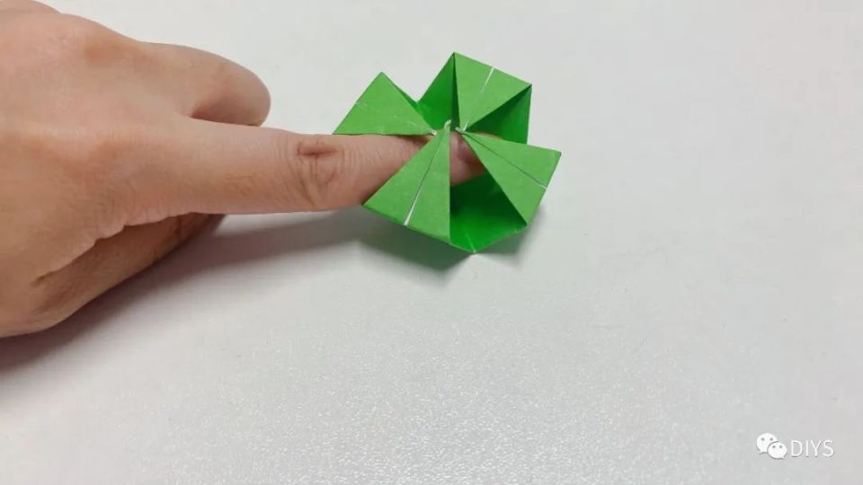 "手工折纸"一个好玩的捕兽夹