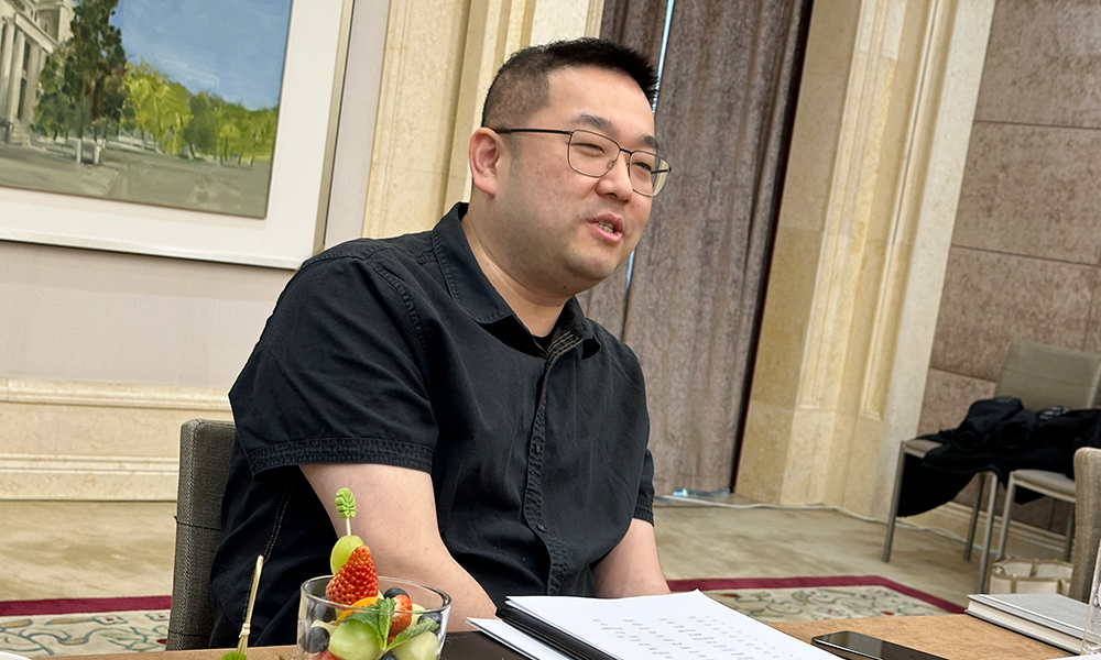 亿咖通,星纪魅族,芯擎科技三家公司的董事长沈子瑜也接受了车东西等