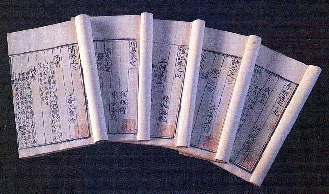 创立了儒家学派,删定《诗《书《礼《乐《易《春秋》六经