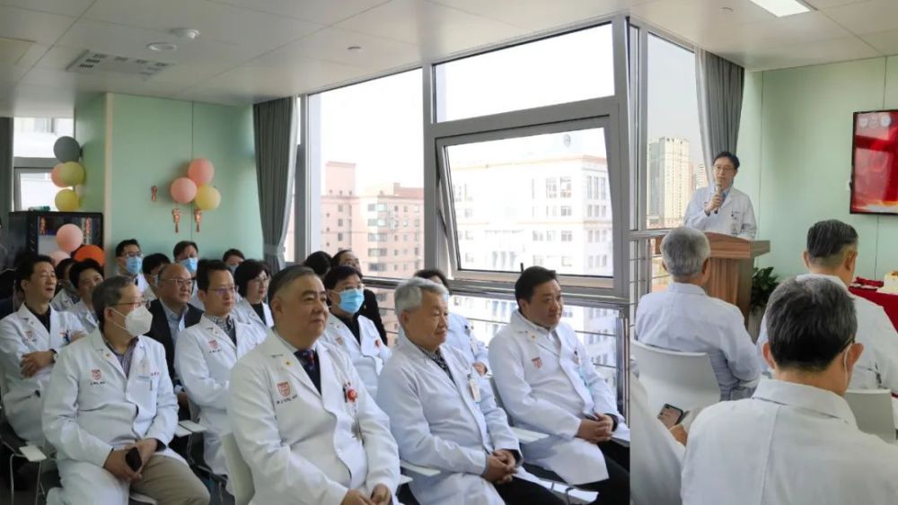 中国工程院院士,华山医院神经外科主任周良辅,党委书记邹和建,院长
