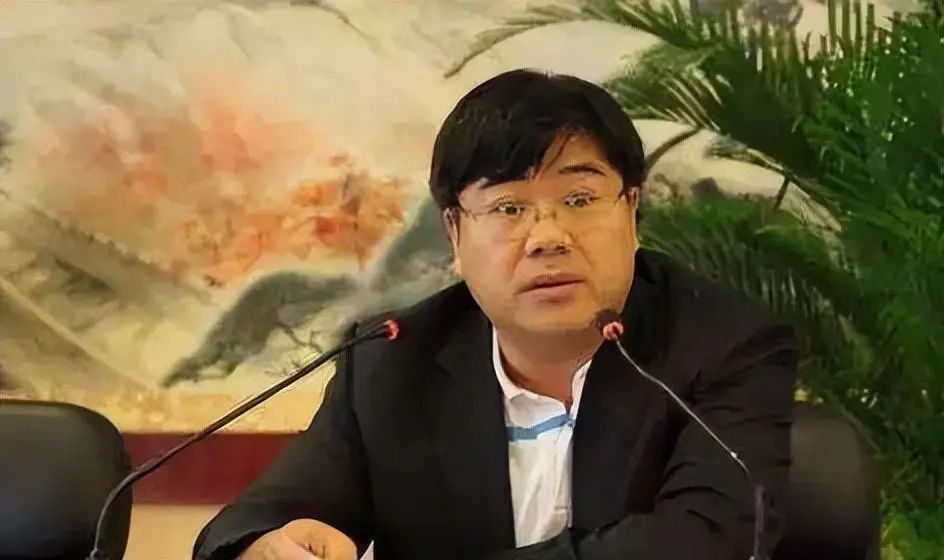 湖南省公安厅常务副厅长沦为"长沙赌王"马仔——周符波的堕落之路!