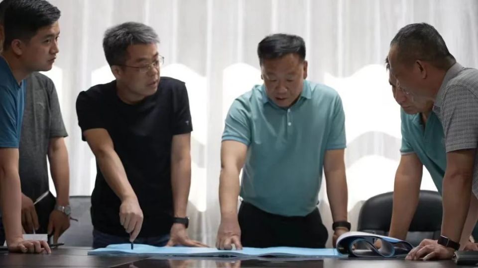 【援疆风采】张忠：奋力书写让哈密人民满意的援疆答卷_腾讯新闻
