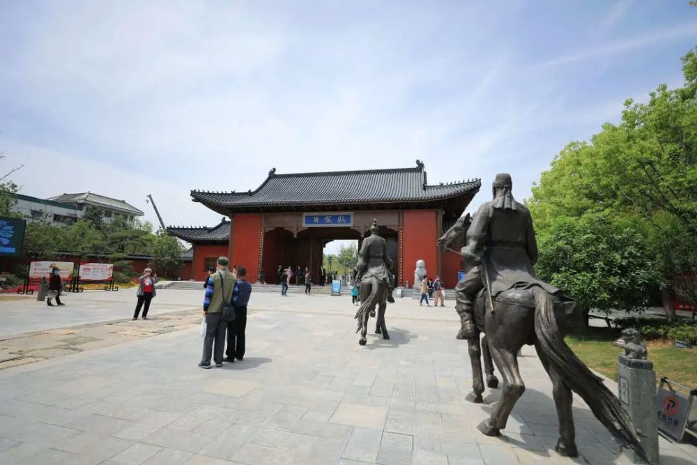 南阳卧龙岗文化园调整景区出入口的公告