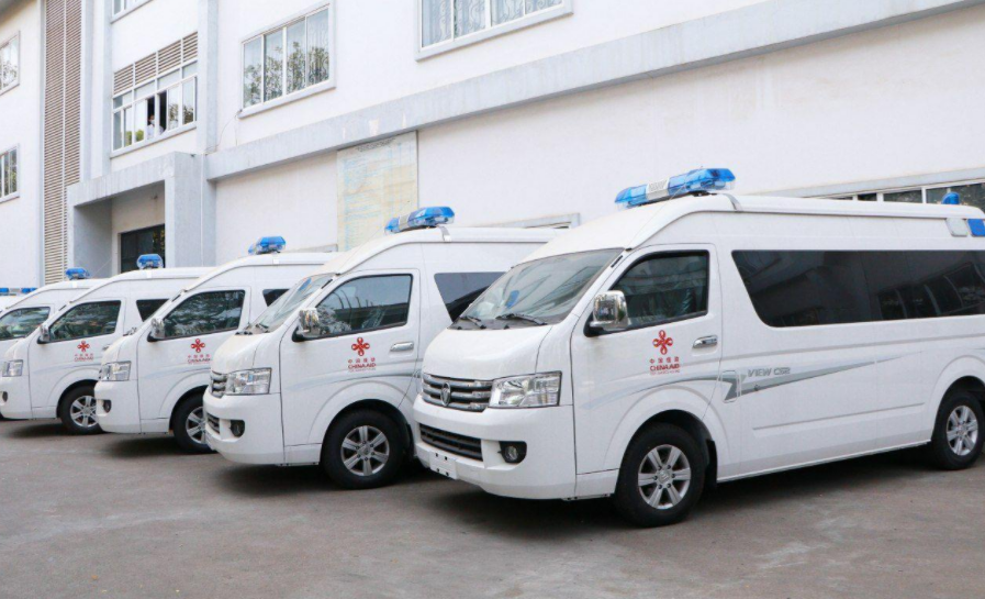 中国向柬埔寨提供16辆救护车和医疗设备
