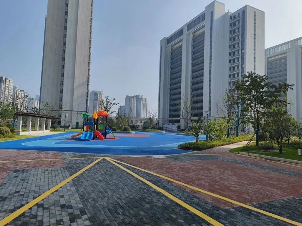 户原大板房居民也如愿拿到了新房钥匙钟楼大板房产权置换房清云澜湾项