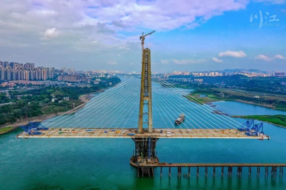 主桥组装过半泸州长江六桥预计6月底实现合龙