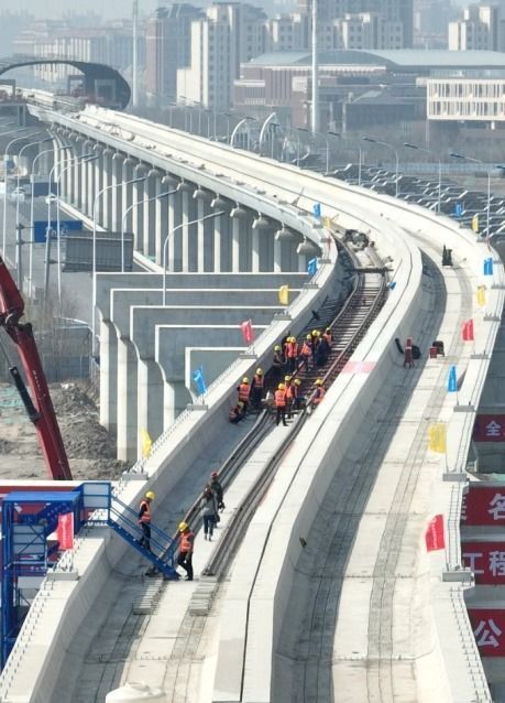 天津市轨道交通z4线正式进入铺轨阶段