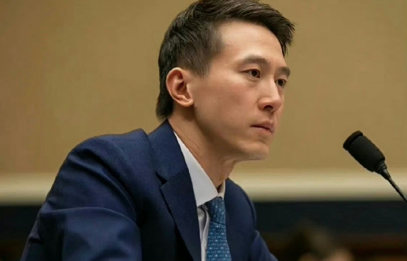 周受资太太资料流出,大佬背后的女人竟然也这么厉害!