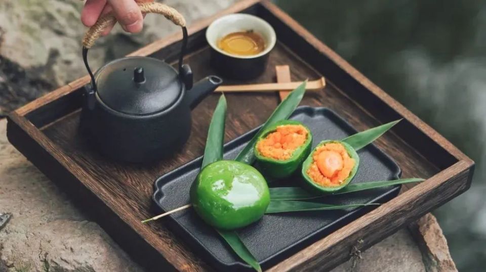 舌尖上的非遗糯叽叽的青团做法还原儿时的味道