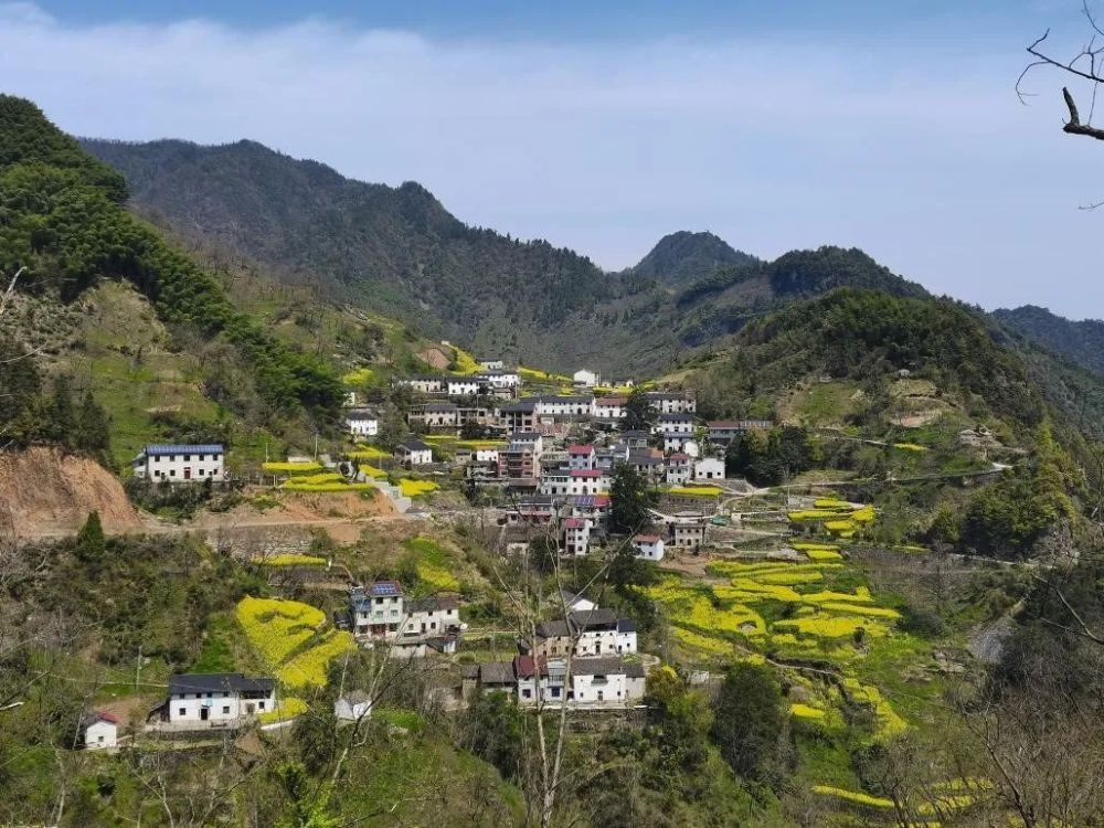 临安区湍口镇塘秀村湍源村位于云台山和醒山之间的谷地之中,村庄民居