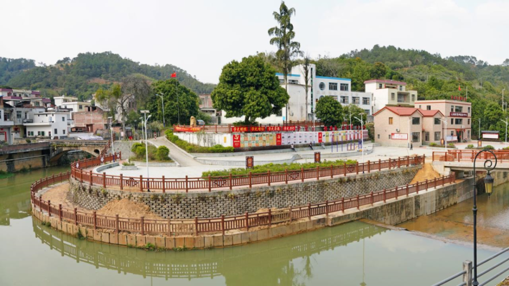 夜访敲开幸福门郁南县大方镇这个机制显成效