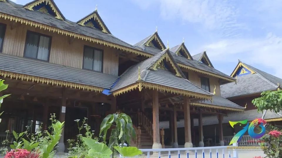 时代西双版纳傣族自治州成立70周年系列视频展播58从茅草房到新式傣楼