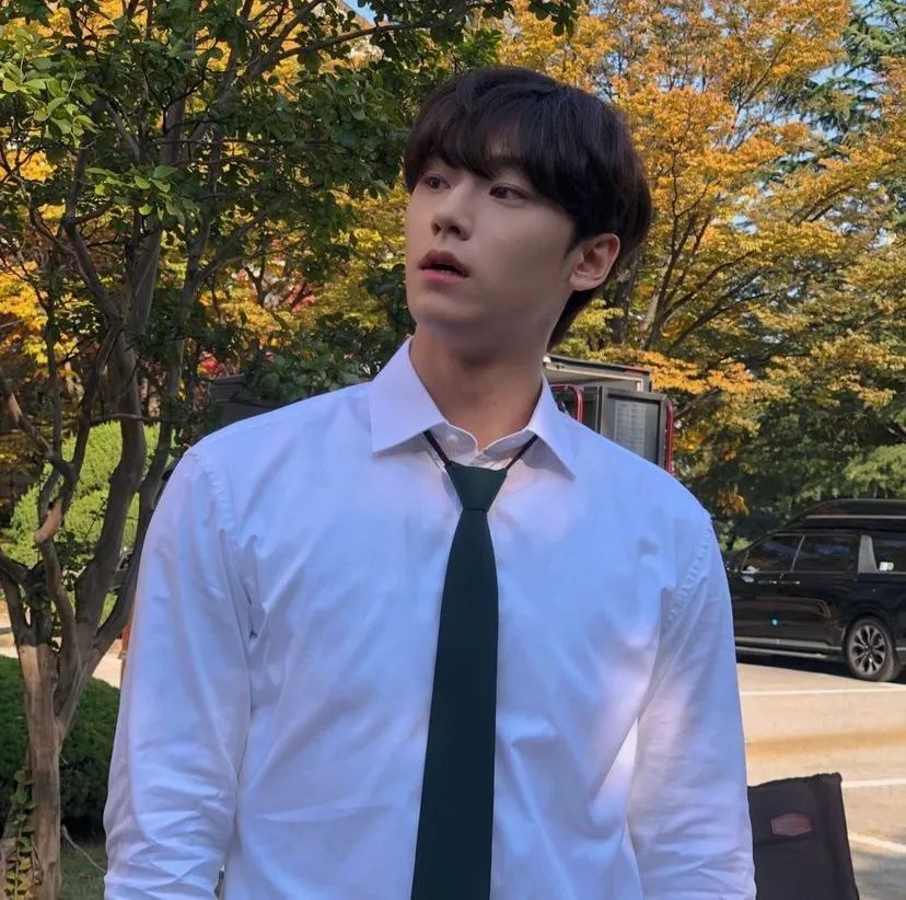 看完《黑暗荣耀》被李到晛迷倒?