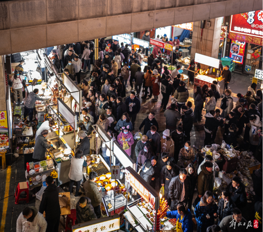 上海最大露天夜市重开了:70个外摆位,好吃的太多!